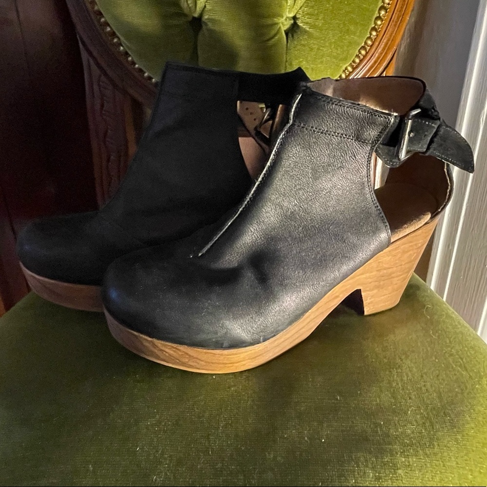 Free People Amber orchard clogs in black